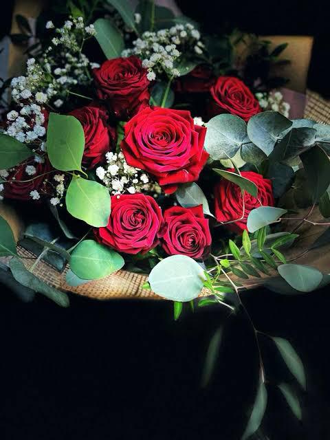 Flowers Lisburn - Valentines Day Luxury Red Roses 6 or 12